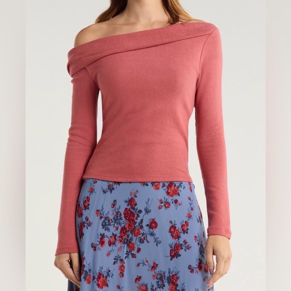 Reformation One-Shoulder Sweater in Rosewood - Picture 5 of 13